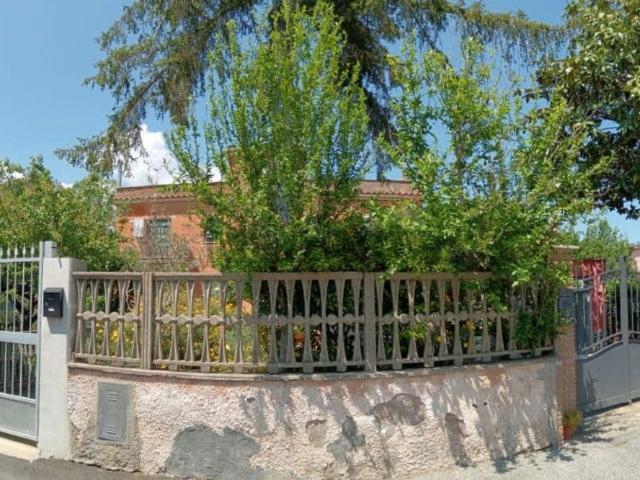 Villetta indipendente in vendita di 146 m² in Via Appia Nuova, 1248