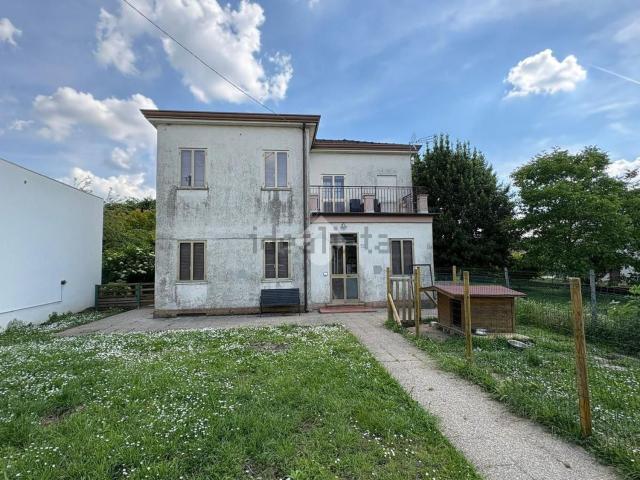 Villetta indipendente in vendita di 146 m² in Via G. Garibaldi, 40