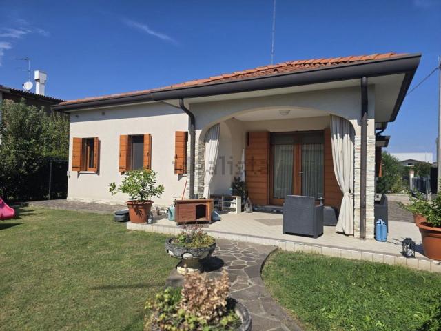 Villetta indipendente in vendita di 146 m² in Via Etruria