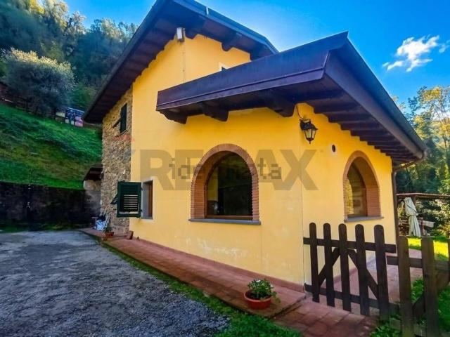 Villetta indipendente in vendita di 146 m² in Via Letizia, 8