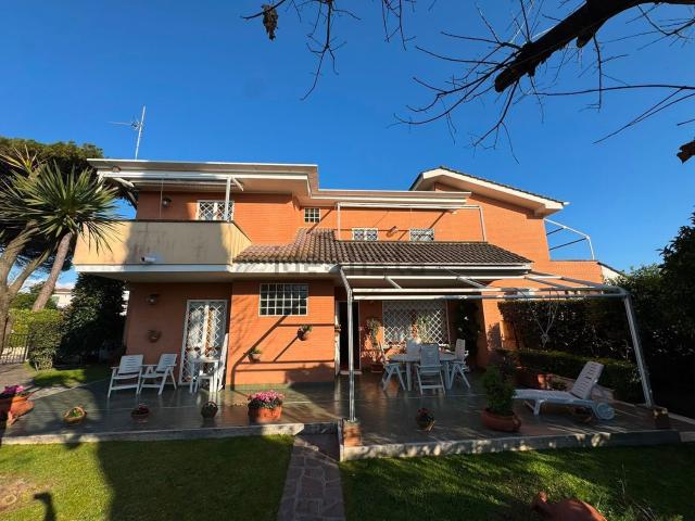 Villetta indipendente in vendita di 146 m² in Viale Grazia Fiorita, 28