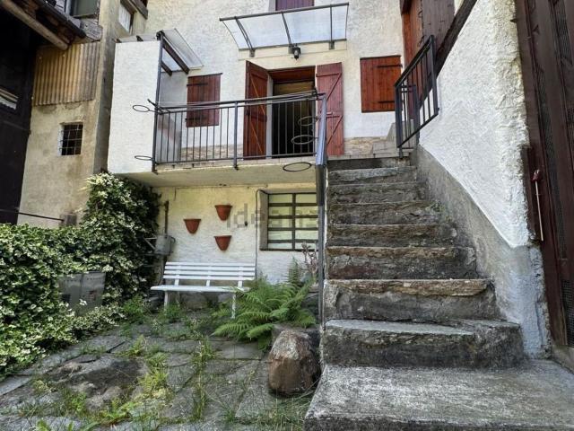 Villetta indipendente in vendita di 146 m² in Frazione Reale, 3