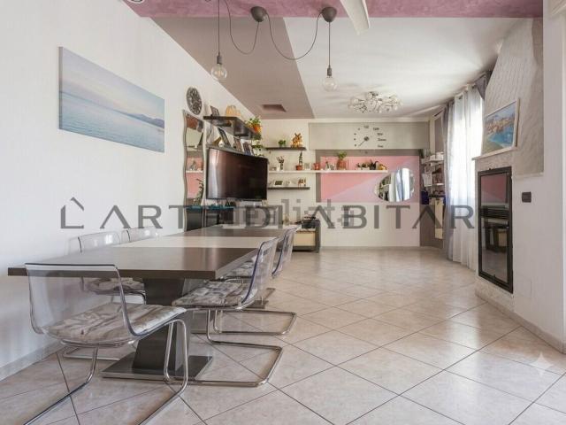 Villetta indipendente in vendita di 147 m² in Via Risorgimento, 11