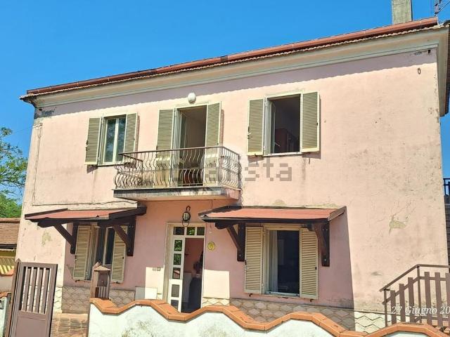 Villetta indipendente in vendita di 147 m² in Via Ceccano, 102