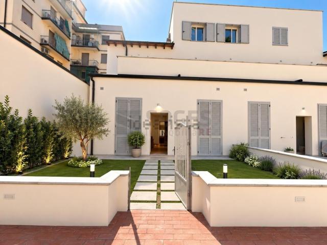 Villetta indipendente in vendita di 147 m² in Via Reginaldo Giuliani