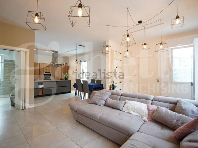 Villetta indipendente in vendita di 148 m² in Strada Nuova, 11