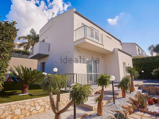 Villetta indipendente in vendita di 148 m² in Via Edoardo Caracciolo, 5