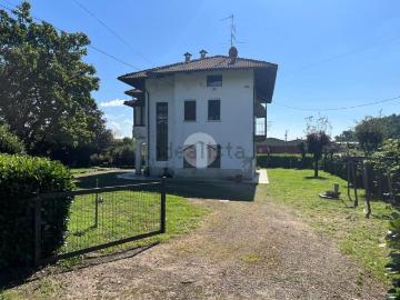 Villetta indipendente in vendita di 150 m² in Via Colombo, 1