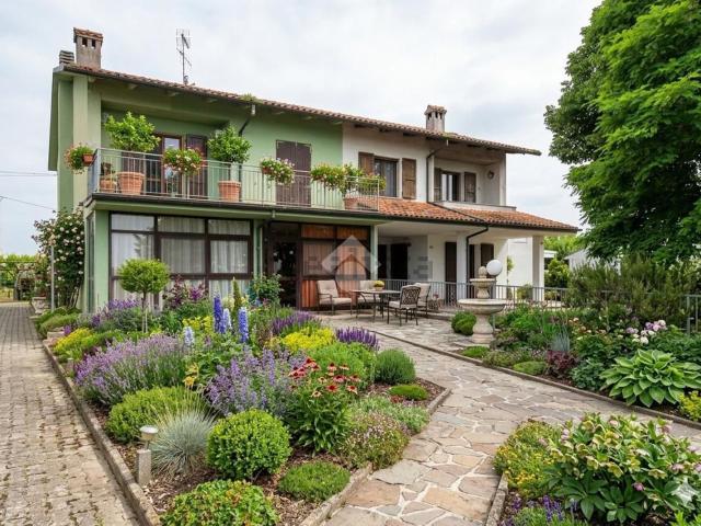 Villetta indipendente in vendita di 150 m² in Via Confine, 4472