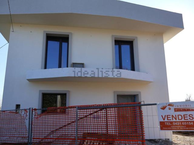 Villetta indipendente in vendita di 150 m² in Via Cadorna