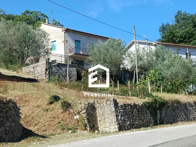 Villetta indipendente in vendita di 150 m² in Via Capitonese
