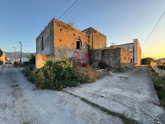 Villetta indipendente in vendita di 150 m² in Via Carrara