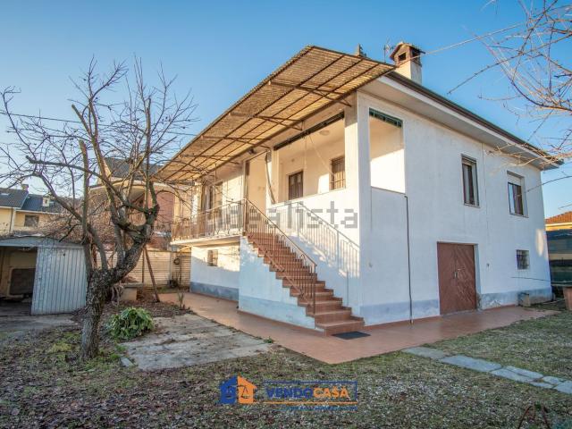 Villetta indipendente in vendita di 150 m² in Via Alba, 22