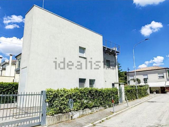 Villetta indipendente in vendita di 150 m² in Via Giacomo Badini