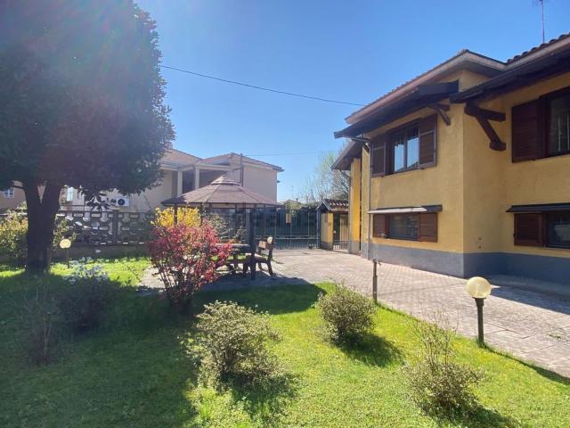 Villetta indipendente in vendita di 150 m² in Via Gravellona