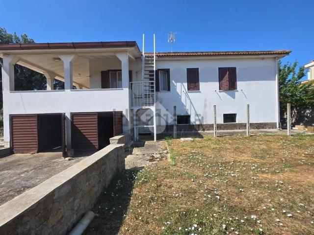 Case e ville in vendita di 150 m² in Via dei Gelsomini, 15