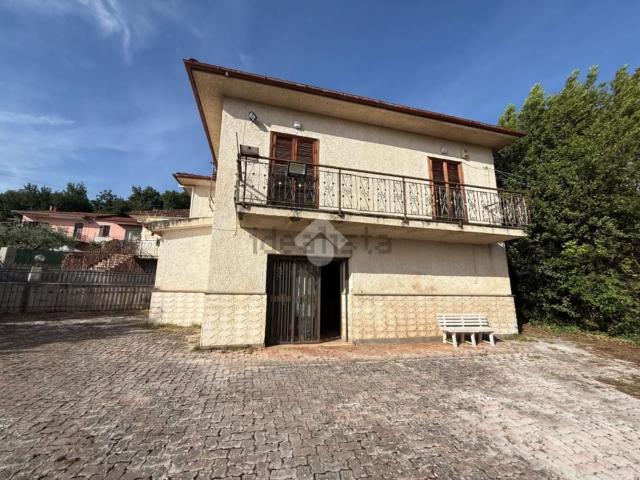 Villetta indipendente in vendita di 150 m² in Via delle Fontane