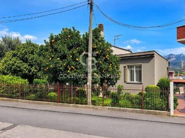 Villetta indipendente in vendita di 150 m² in Via di Monte Tortona
