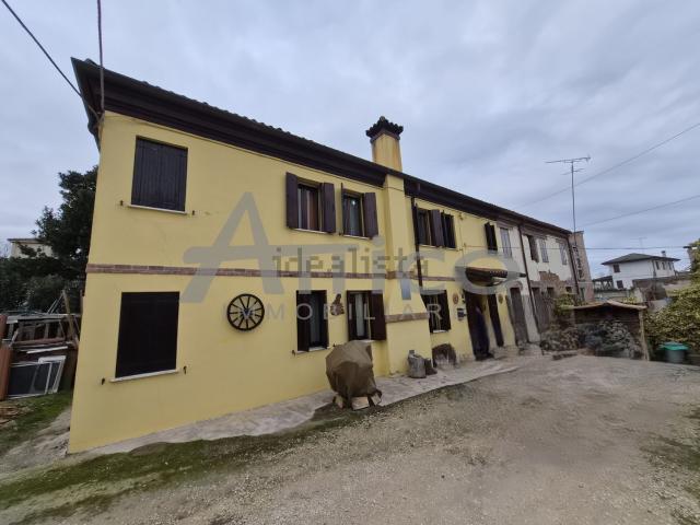 Villetta indipendente in vendita di 150 m² in Via Dx Canalbianco