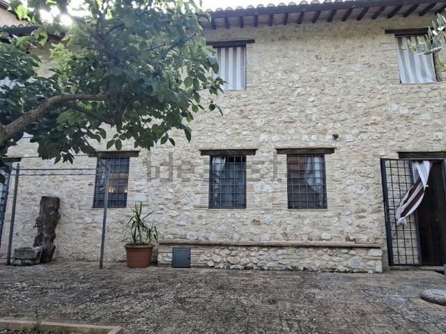 Villetta indipendente in vendita di 150 m² in Via Orlando del Frate