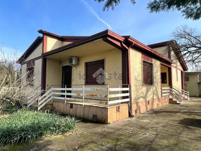 Villetta indipendente in vendita di 150 m² in Via Leuciana, 107