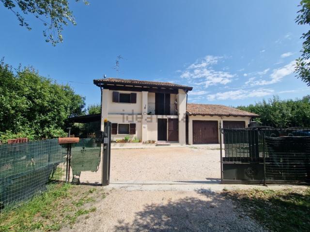 Villetta indipendente in vendita di 150 m² in Via Montalbano