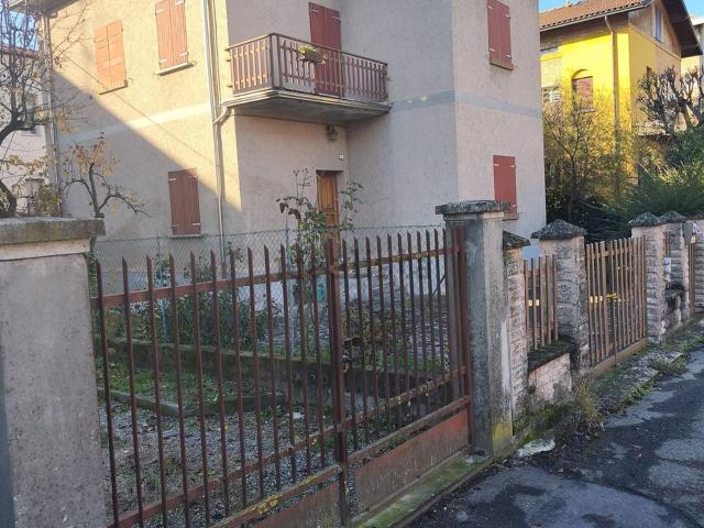 Villetta indipendente in vendita di 150 m² in Via Monte Ventasso