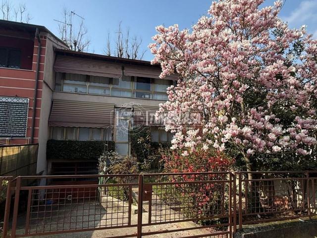 Villetta indipendente in vendita di 150 m² in Via Manini