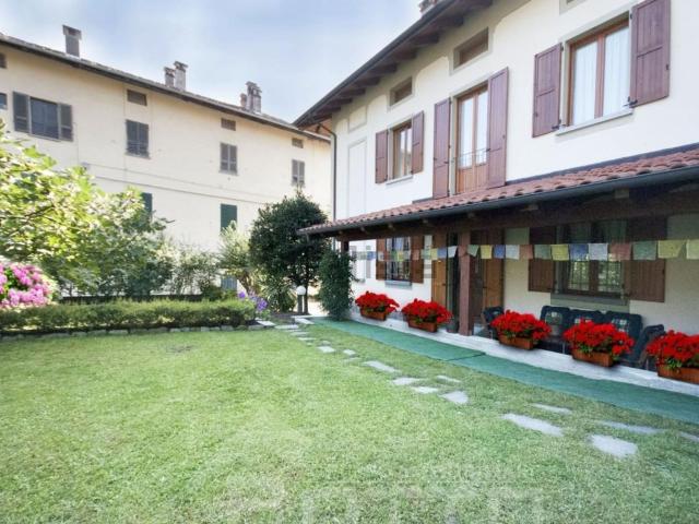 Villetta indipendente in vendita di 150 m² in Via San Grato, 1