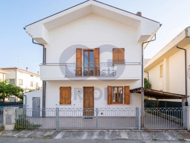 Villetta indipendente in vendita di 150 m² in Via P. Gobetti, 21