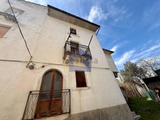 Villetta indipendente in vendita di 150 m² in Via Peligna