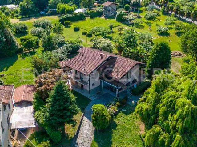 Villetta indipendente in vendita di 150 m² in Via per Meina, 13