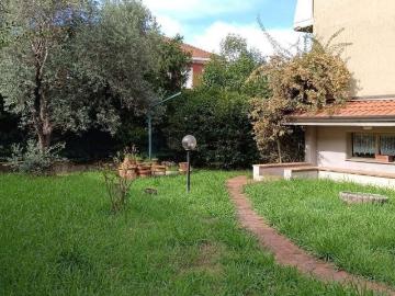 Villetta indipendente in vendita di 150 m² in Via Provinciale Avenza Sarzana