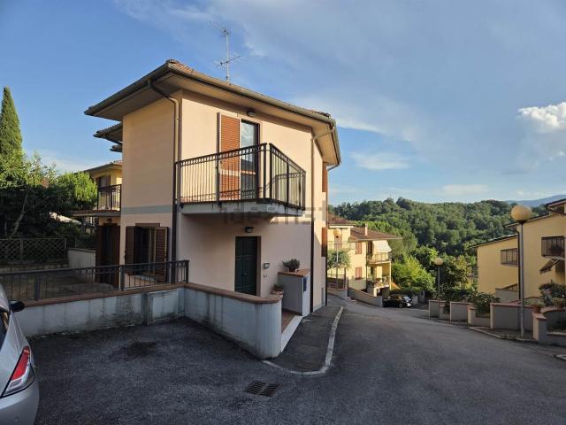 Villetta indipendente in vendita di 150 m² in Via Vittorio Locchi