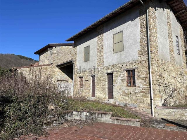 Villetta indipendente in vendita di 150 m² in Frazione Casa Montagna, 10