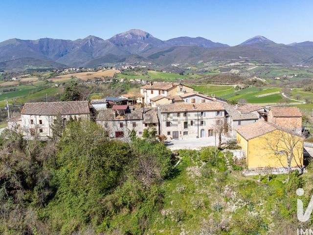 Villetta indipendente in vendita di 150 m² in Frazione Nebbiano, 120