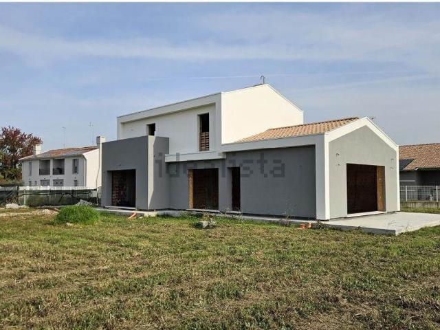 Villetta indipendente in vendita di 150 m² in Piazza Umberto I, 23