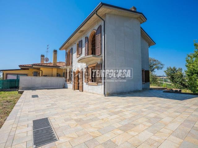 Villetta indipendente in vendita di 151 m² in Via G. Amendola, 37