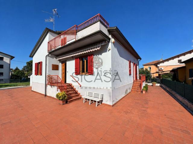 Villetta indipendente in vendita di 151 m² in Via del Lavoro, 6