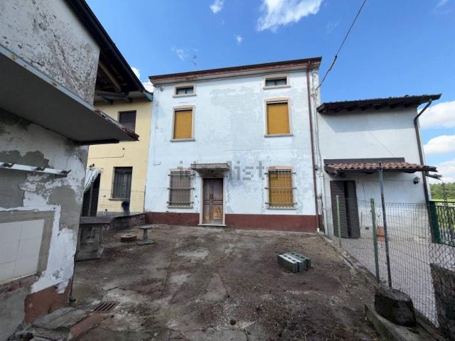 Villetta indipendente in vendita di 151 m² in Via U. Biolchi