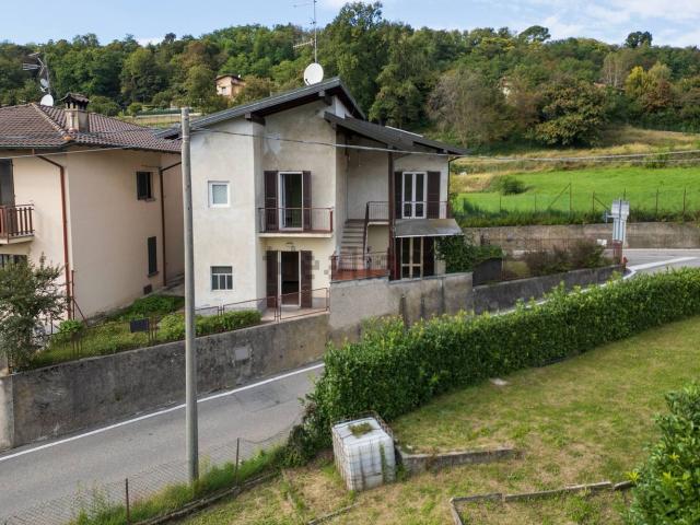 Villetta indipendente in vendita di 152 m² in Via F. Brugnoni, 1