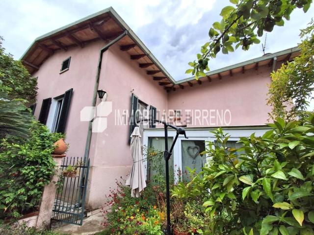 Villetta indipendente in vendita di 152 m² in Via Lazzaro Spallanzani