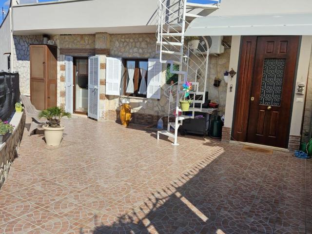 Villetta indipendente in vendita di 152 m² in Via Marano Pianura, 231