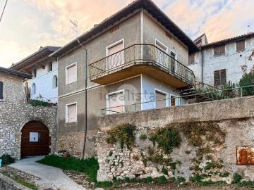 Villetta indipendente in vendita di 152 m² in Via Raffaello, 28