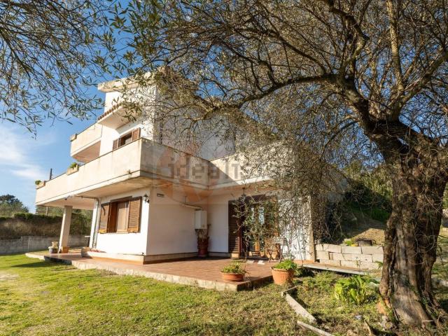 Villetta indipendente in vendita di 152 m² in Strada Vicinale Badde Pedrosa Taniga, 40