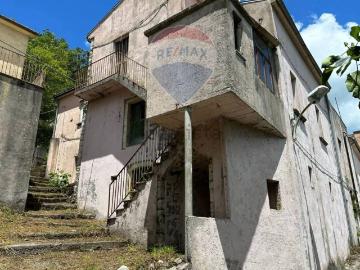 Villetta indipendente in vendita di 153 m² in Via Cerreto