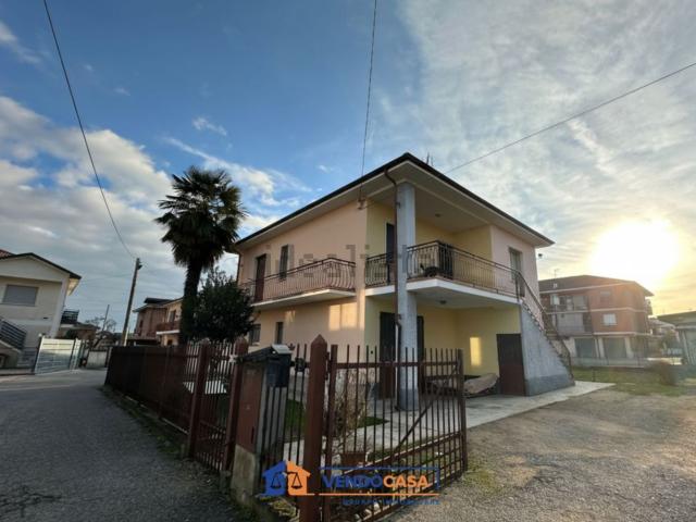 Villetta indipendente in vendita di 153 m² in Via Cuneo, 33
