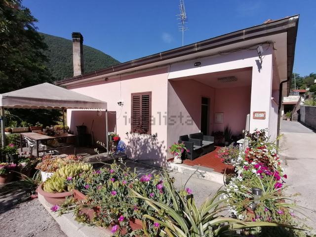 Villetta indipendente in vendita di 154 m² in Via Giacomo Matteotti, 349