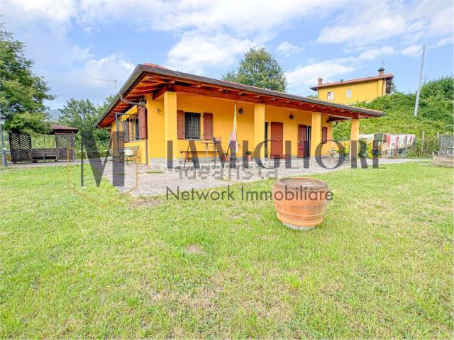 Villetta indipendente in vendita di 154 m² in Via Oppiaccio