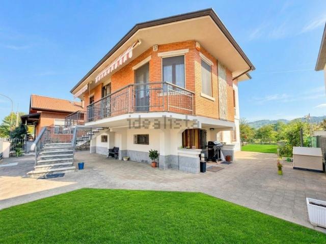 Villetta indipendente in vendita di 154 m² in Via Ugo Foscolo, 28